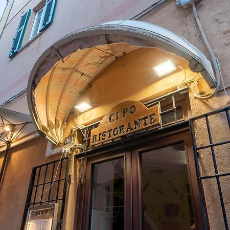Angolo Di - In The Heart Of The Old Town *